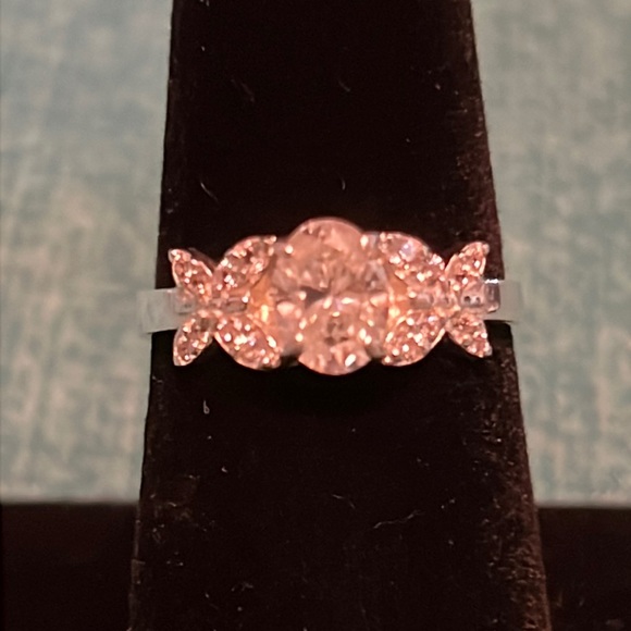 Jewelry - 1ct moissanite ring.